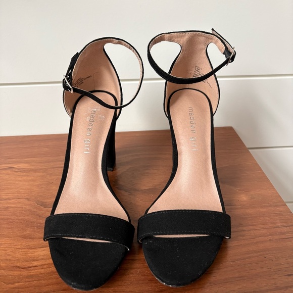 New Madden Girl Beella Women’s Heeled Black Suede Sandals Shoes 6.5 Fancy Party - Picture 3 of 8